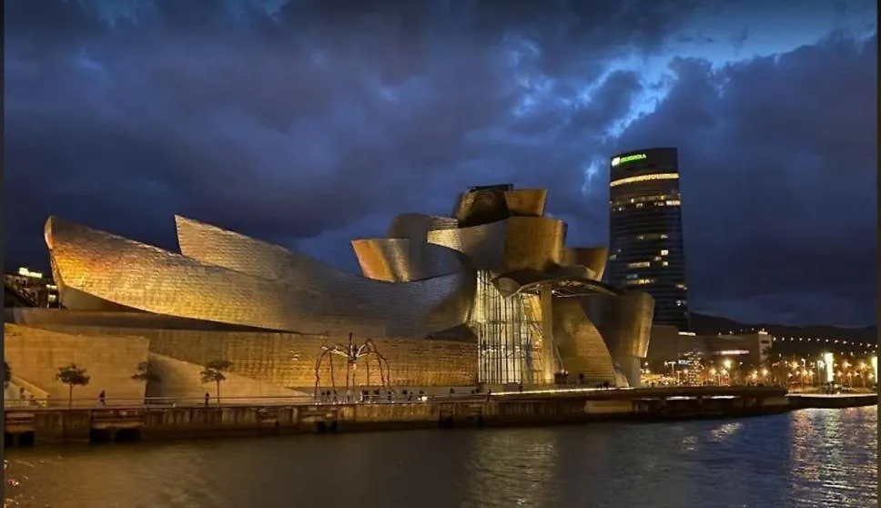A 5 Minutos Andando Del Casco Viejo, Ayuntamiento, Plaza Circular Y Gran Via De Bilbao Y Proximo A Las 2 Lineas De Metro