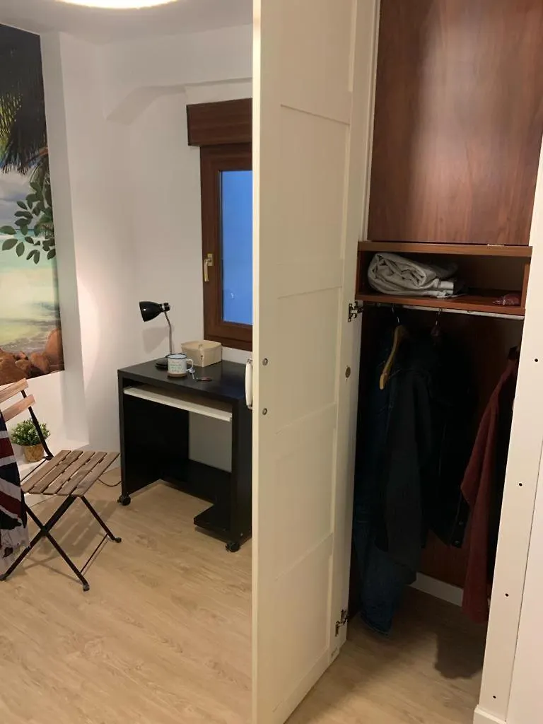 A 5 Minutos Andando Del Casco Viejo, Ayuntamiento, Plaza Circular Y Gran Via De Bilbao Y Proximo A Las 2 Lineas De Metro Homestay